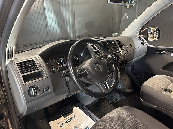 Volkswagen Caravelle 8 of 24