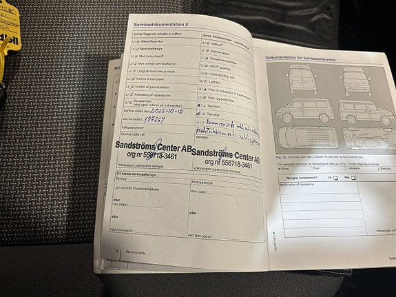Volkswagen Caravelle 24 of 24