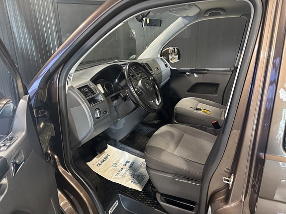 Volkswagen Caravelle 7 of 24