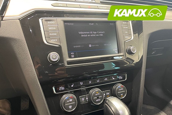 Volkswagen Passat 12 of 18