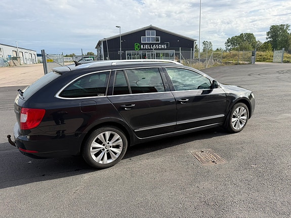 Skoda Superb 2 of 7