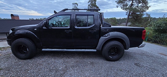 Nissan Navara 2 of 9