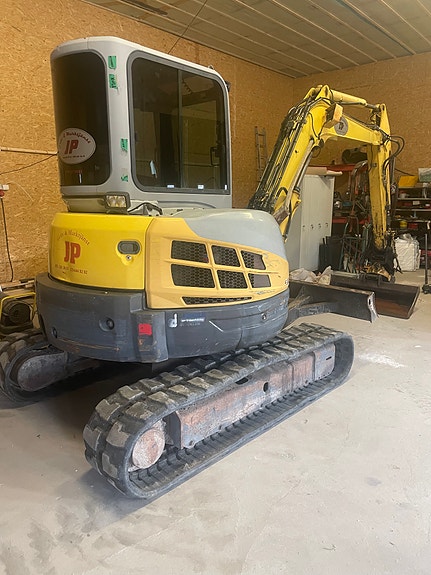 New Holland 2 of 5