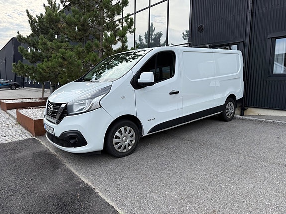 Nissan NV300 3 of 17