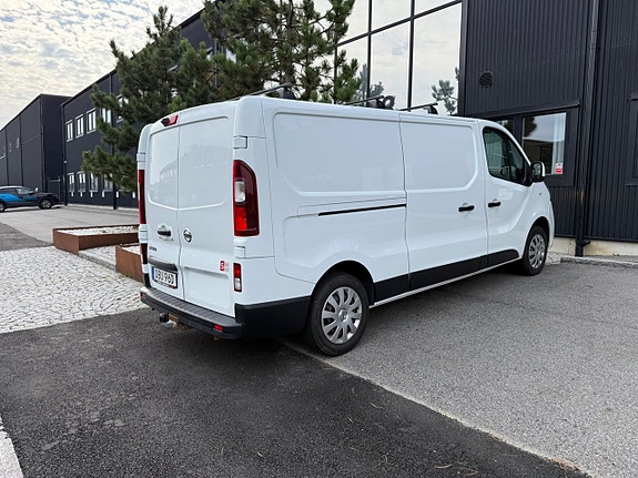 Nissan NV300 5 of 17
