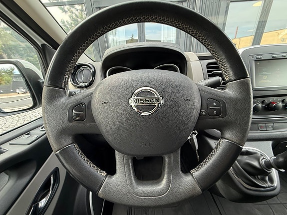 Nissan NV300 10 of 17