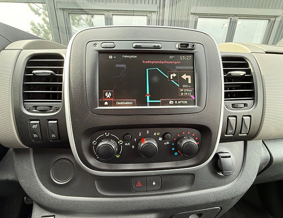 Nissan NV300 12 of 17