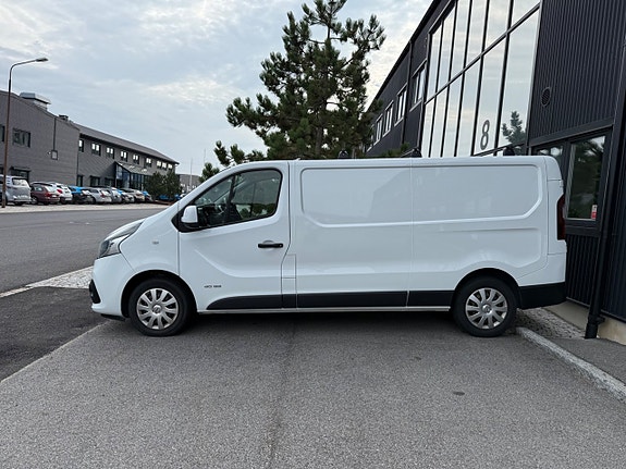 Nissan NV300 4 of 17