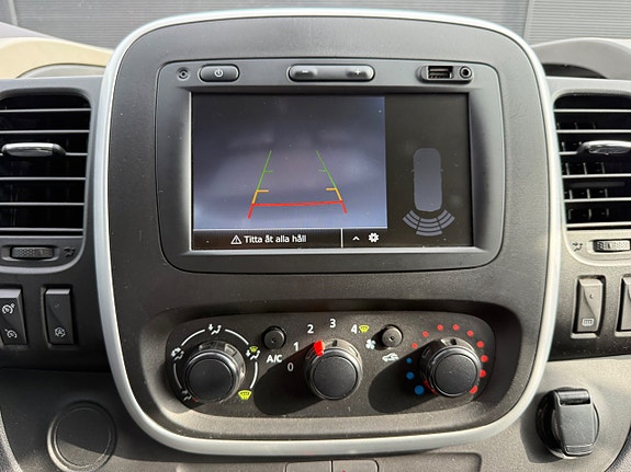 Nissan NV300 16 of 17