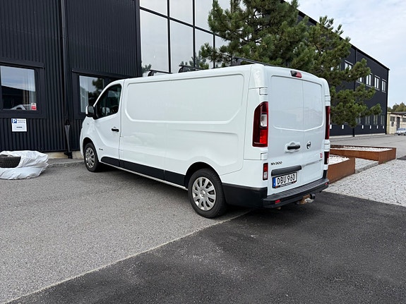 Nissan NV300 6 of 17