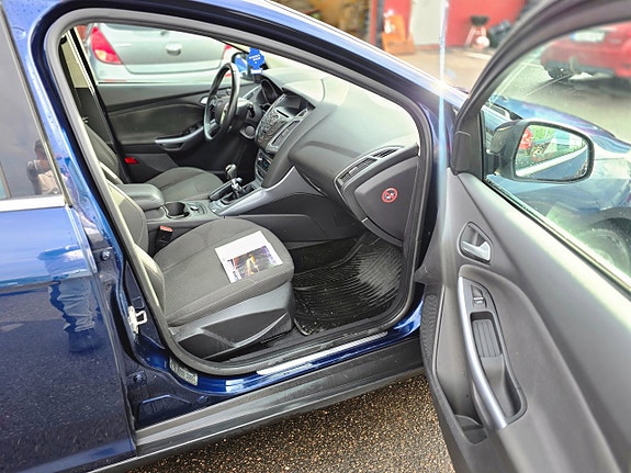 Ford Focus 12 of 22