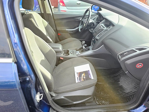 Ford Focus 13 of 22