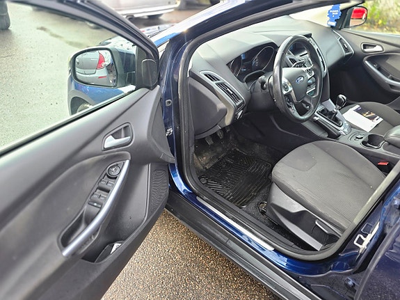 Ford Focus 9 of 22