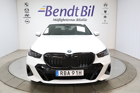 BMW 530e 3 of 30