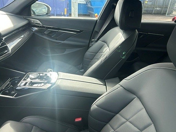 BMW 530e 5 of 6