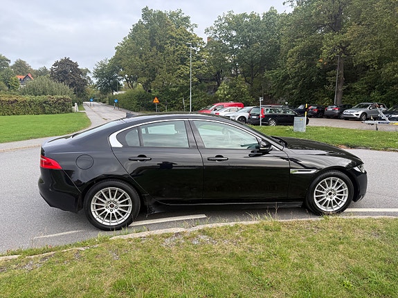 Jaguar XE 3 of 14