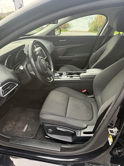 Jaguar XE 10 of 14