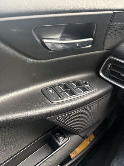 Jaguar XE 9 of 14