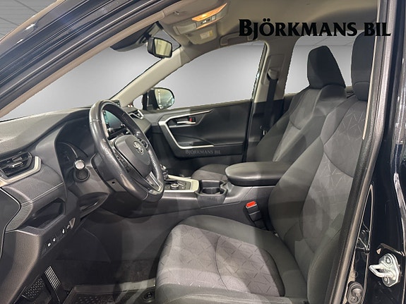 Toyota RAV4 8 of 14