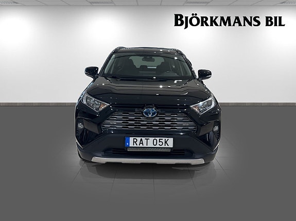 Toyota RAV4 2 of 14