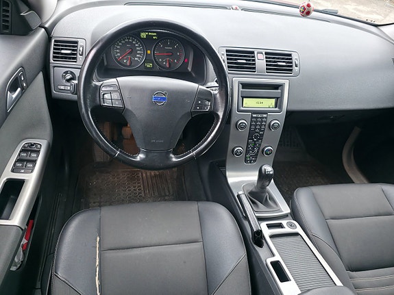 Volvo V50 4 of 16