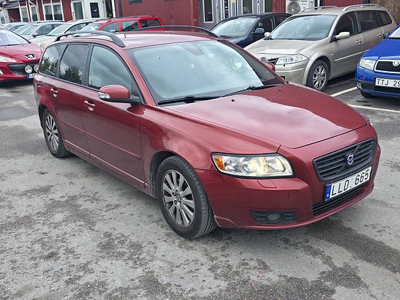 Volvo V50 2 of 16