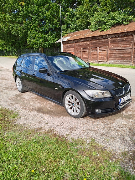 BMW 320d 2 of 7