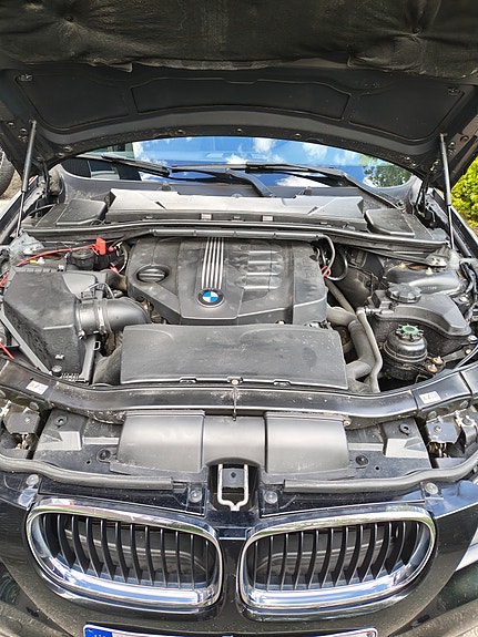 BMW 320d 5 of 7