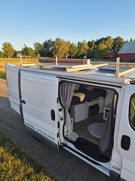 Opel Vivaro 2 of 8
