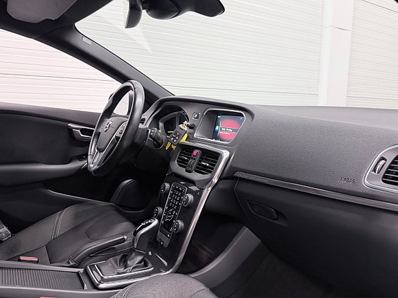 Volvo V40 Cross Country 16 of 18