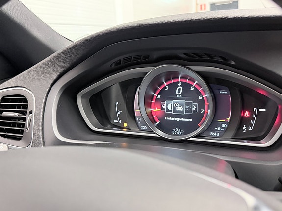 Volvo V40 Cross Country 14 of 18