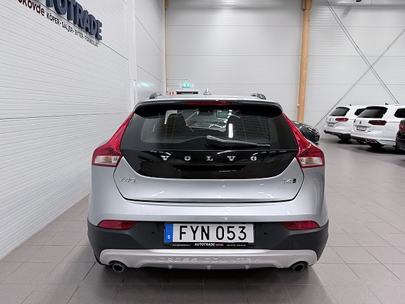 Volvo V40 Cross Country 9 of 18