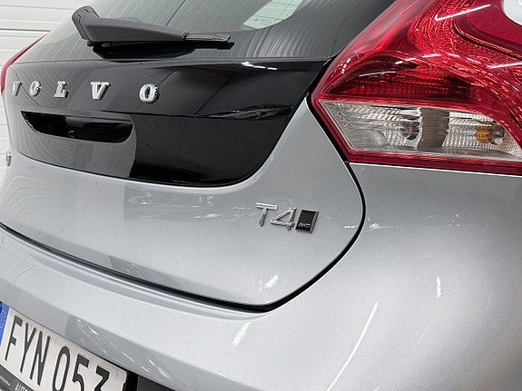 Volvo V40 Cross Country 8 of 18