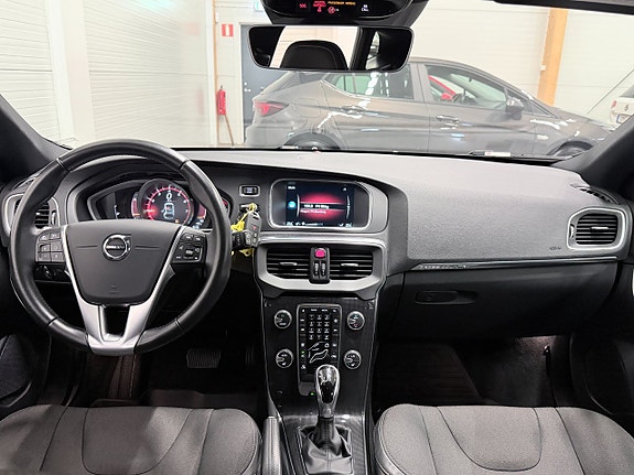 Volvo V40 Cross Country 13 of 18