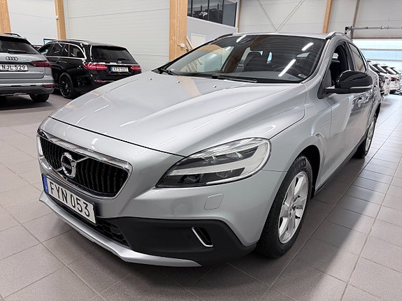 Volvo V40 Cross Country 3 of 18