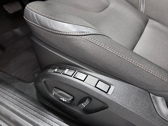 Volvo V40 Cross Country 12 of 18