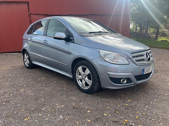 Mercedes-Benz B170 4 of 5