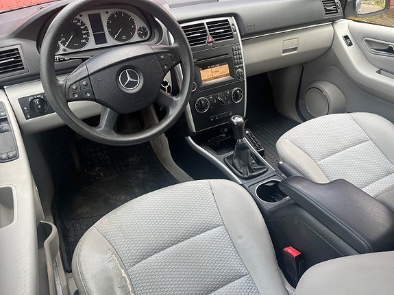 Mercedes-Benz B170 5 of 5