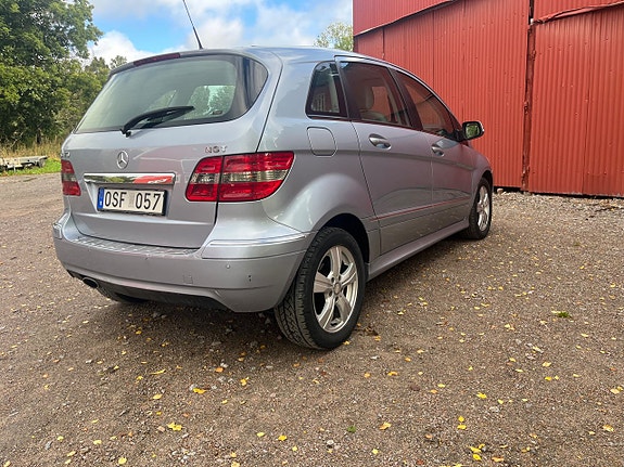Mercedes-Benz B170 3 of 5