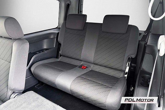 Volkswagen Caddy Maxi 11 of 13
