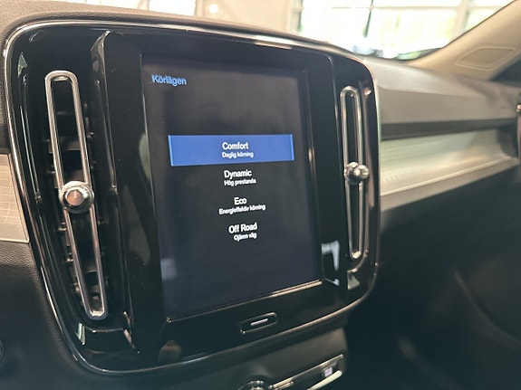 Volvo XC40 15 of 17