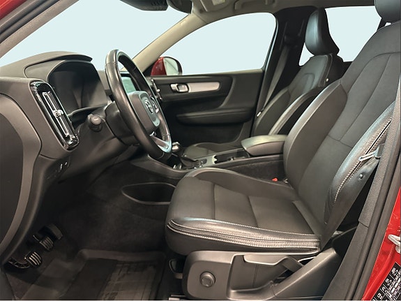 Volvo XC40 8 of 17