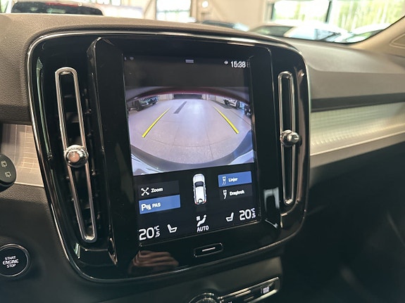 Volvo XC40 11 of 17