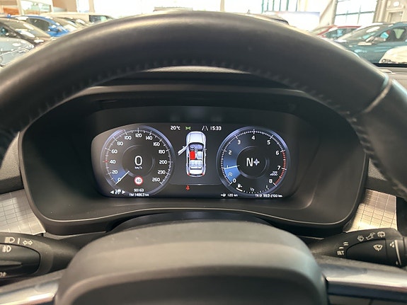 Volvo XC40 10 of 17
