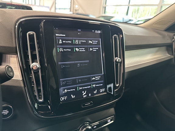 Volvo XC40 13 of 17