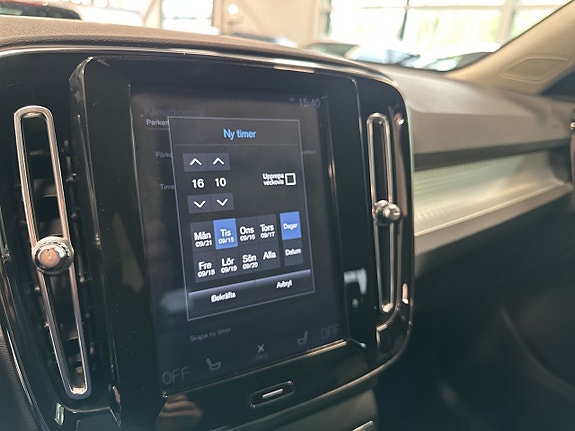 Volvo XC40 16 of 17