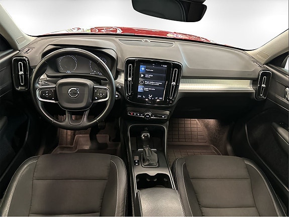 Volvo XC40 7 of 17