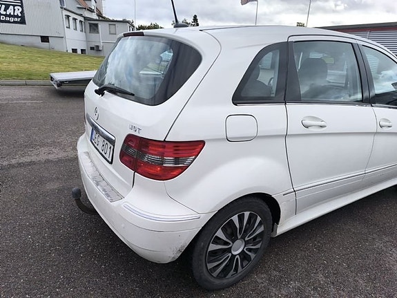 Mercedes-Benz B170 4 of 10