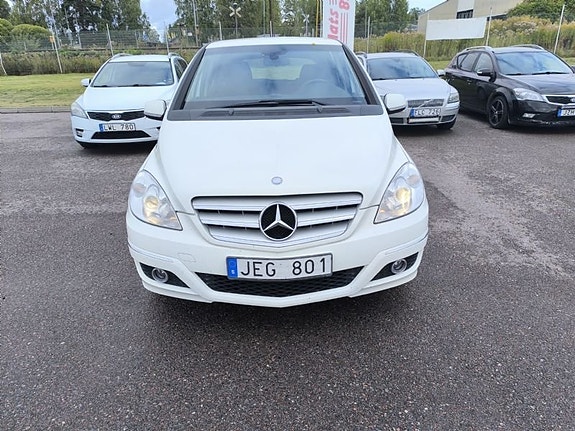 Mercedes-Benz B170 2 of 10