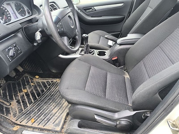 Mercedes-Benz B170 7 of 10